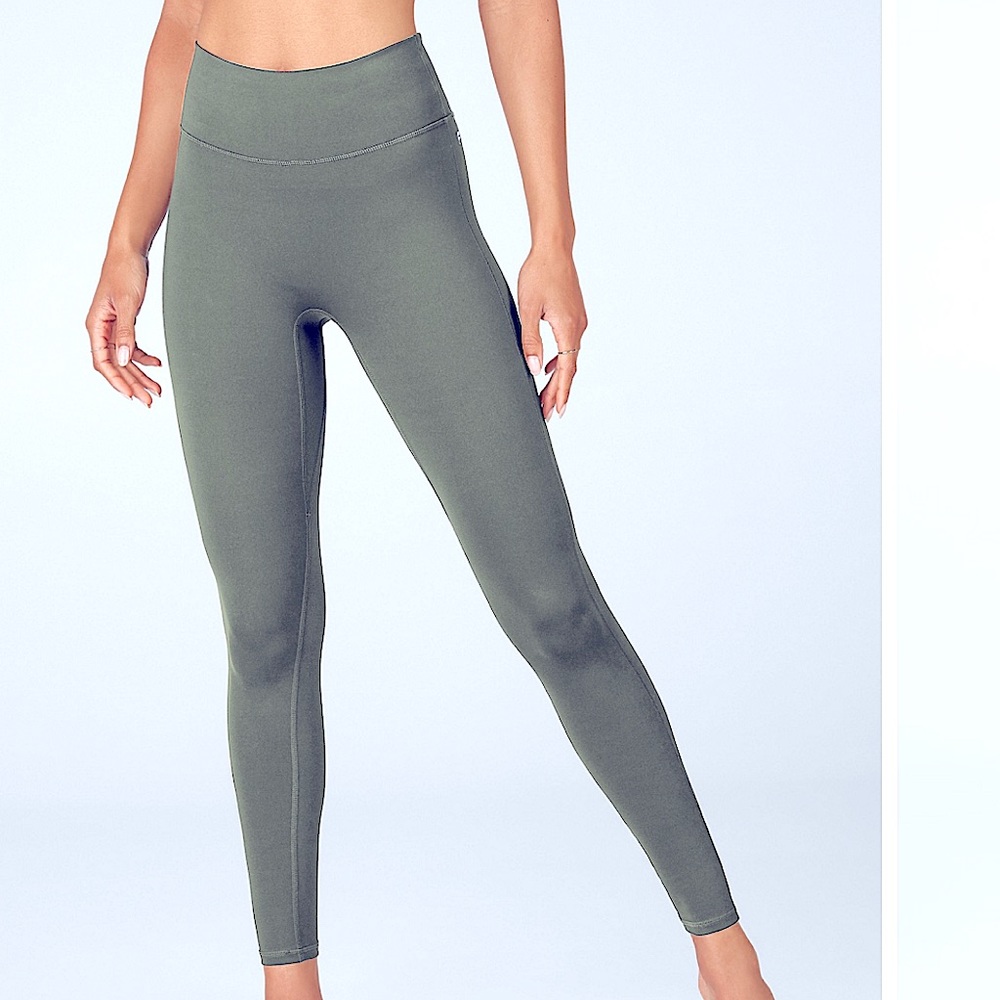 Fabletics - Anywhere Legging 7/8 Seafoam Green - size small